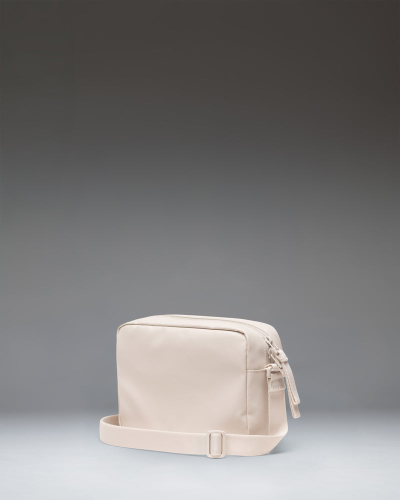Herschel Alberni Crossbody bag in Moonbeam creme-white.