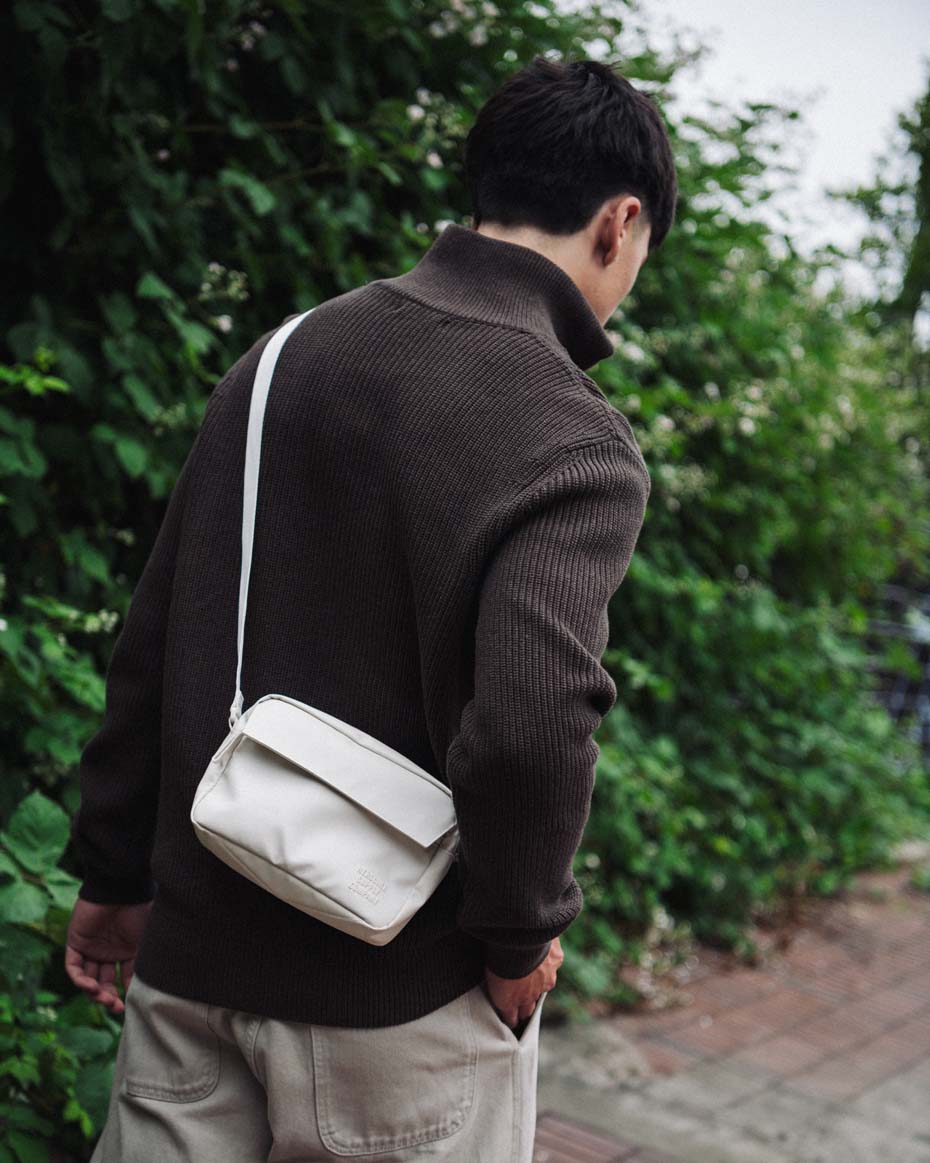 Alberni Crossbody Weather Resistant – Herschel Supply Co. Canada