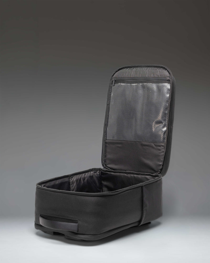Black Herschel Kaslo Tech size guide chart listing dimensions for 20L Daypack, 30L Backpack, 32L Travel Backpack, 30L Camera Bag, and 23L Tote.