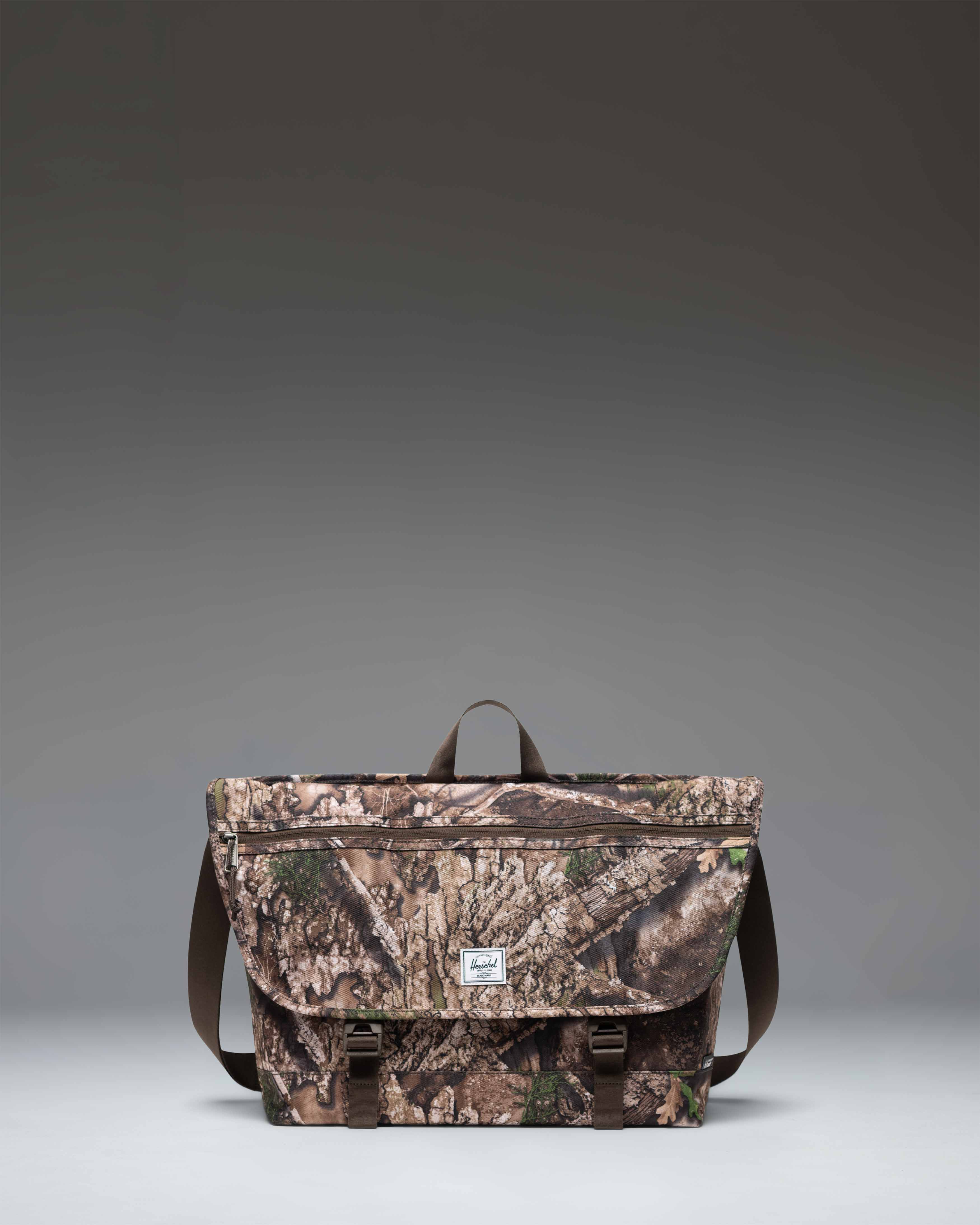 Realtree® Cove Messenger – Herschel Supply Co. Canada