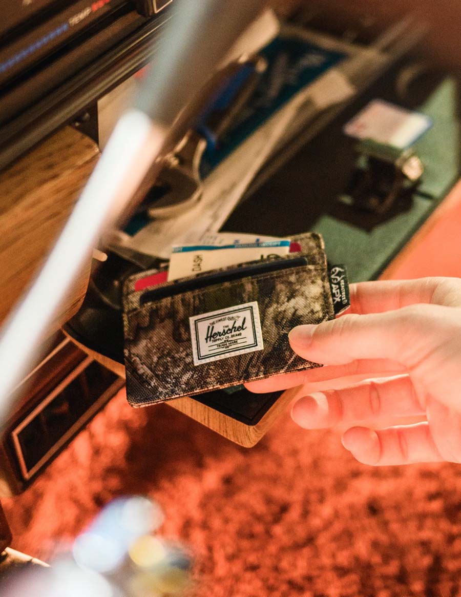 Realtree® Charlie Cardholder – Herschel Supply Co. Canada