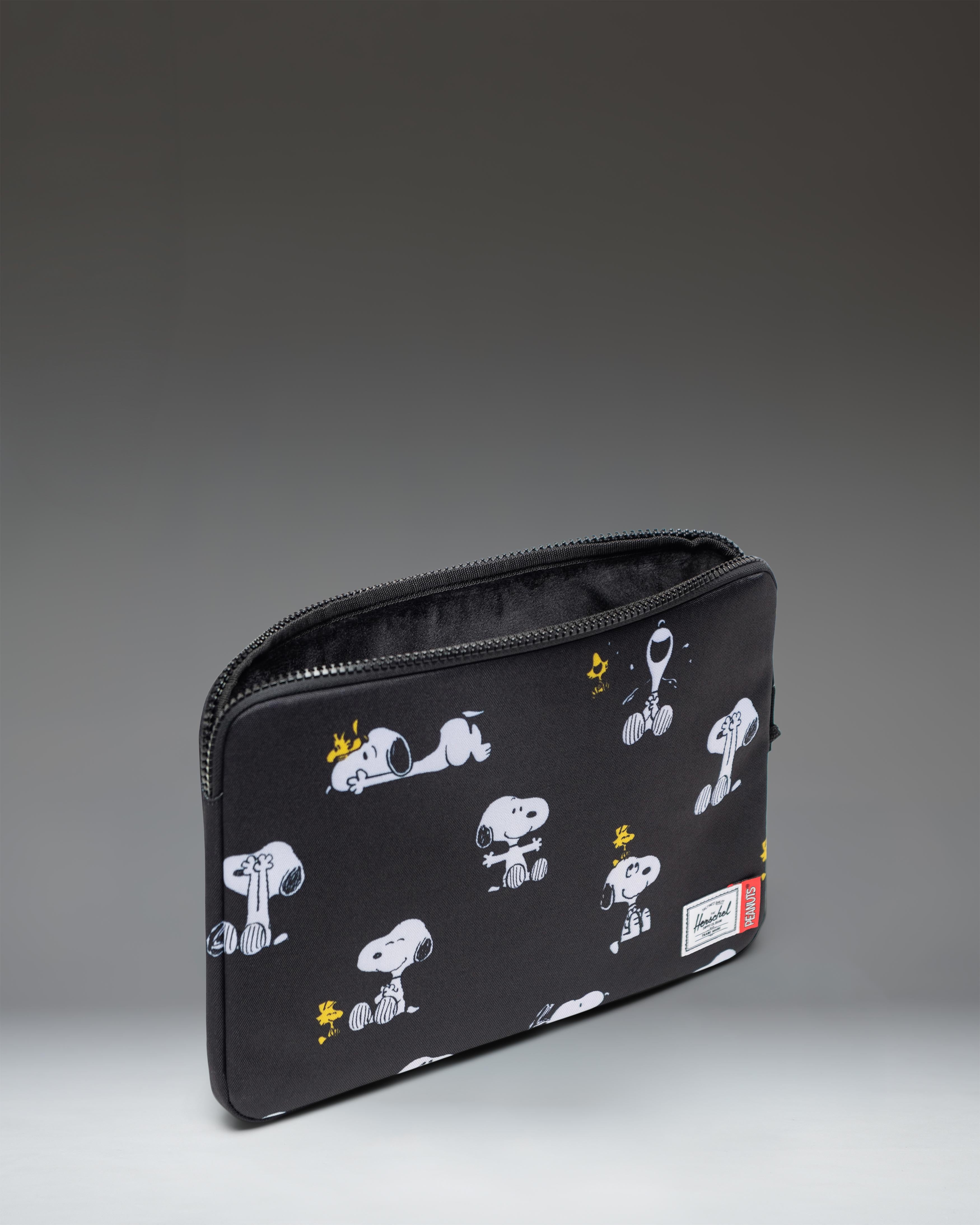 Peanuts® Anchor 14 Inch Sleeve – Herschel Supply Co. Canada