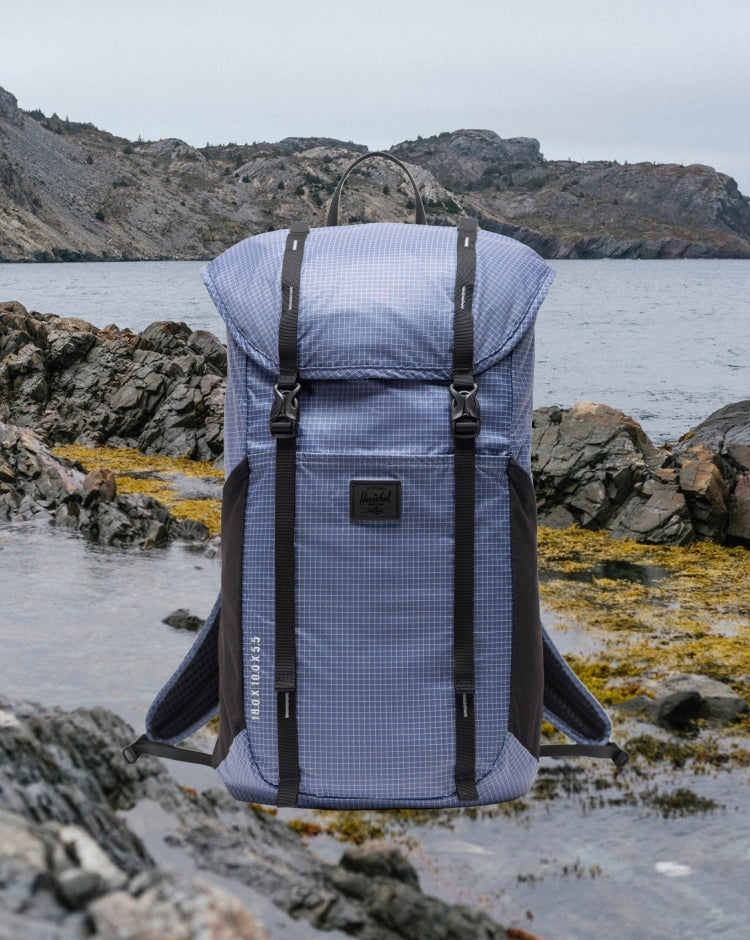 Herschel Supply Co. Ultralight Backpack 22 L in Heron/Black.
