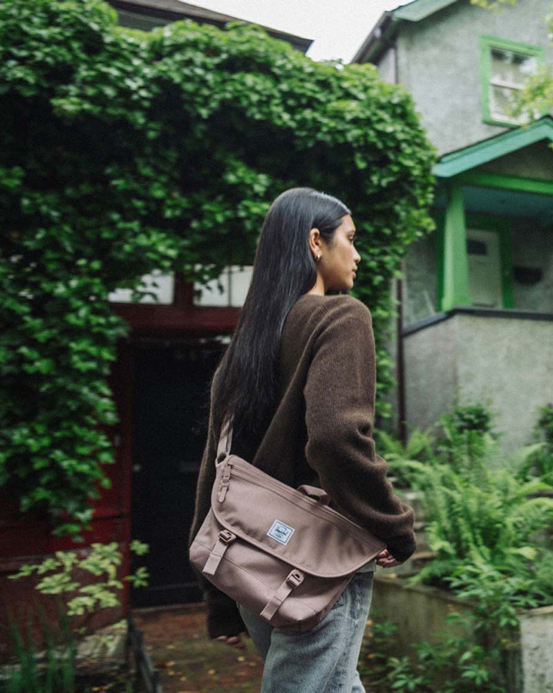 Herschel Supply Co. Cove Small Messenger bag in Ash Rose, a compact and stylish crossbody messenger bag perfect for daily essentials.