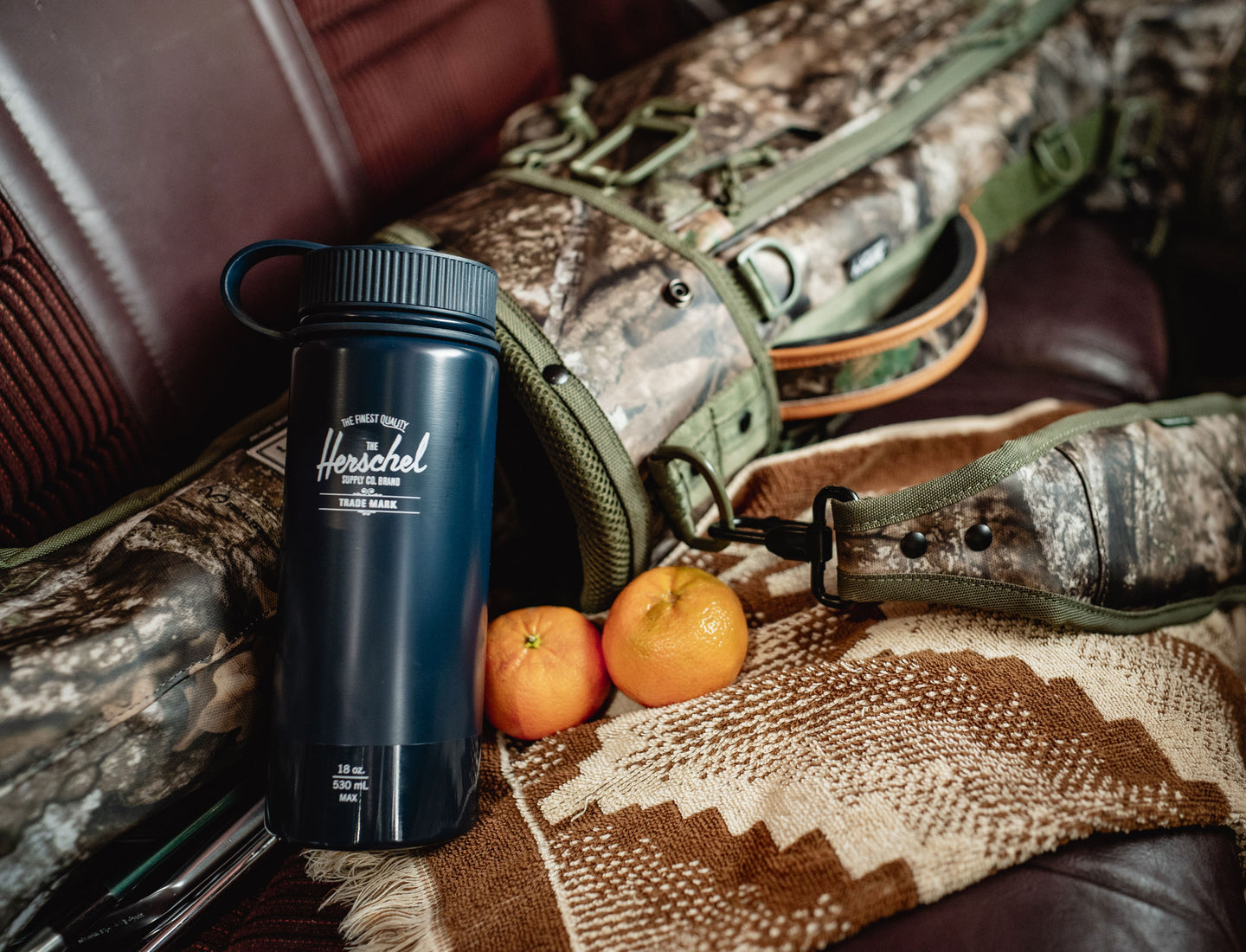 Herschel Supply Co. 18oz insulated water bottle in navy blue with a gloss finish, shown on a clean background.