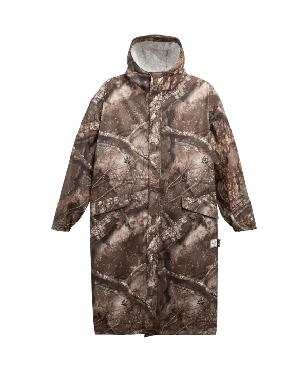 An image of the Realtree® Skeena Raincoat Women's in APX™ Camo
