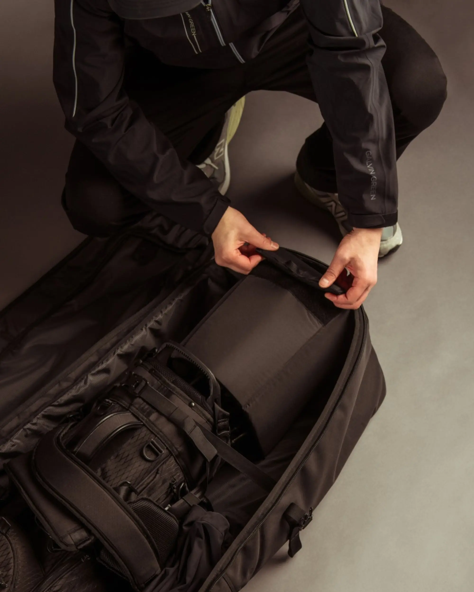 Herschel Heritage™ Golf Travel Wheelie Bag